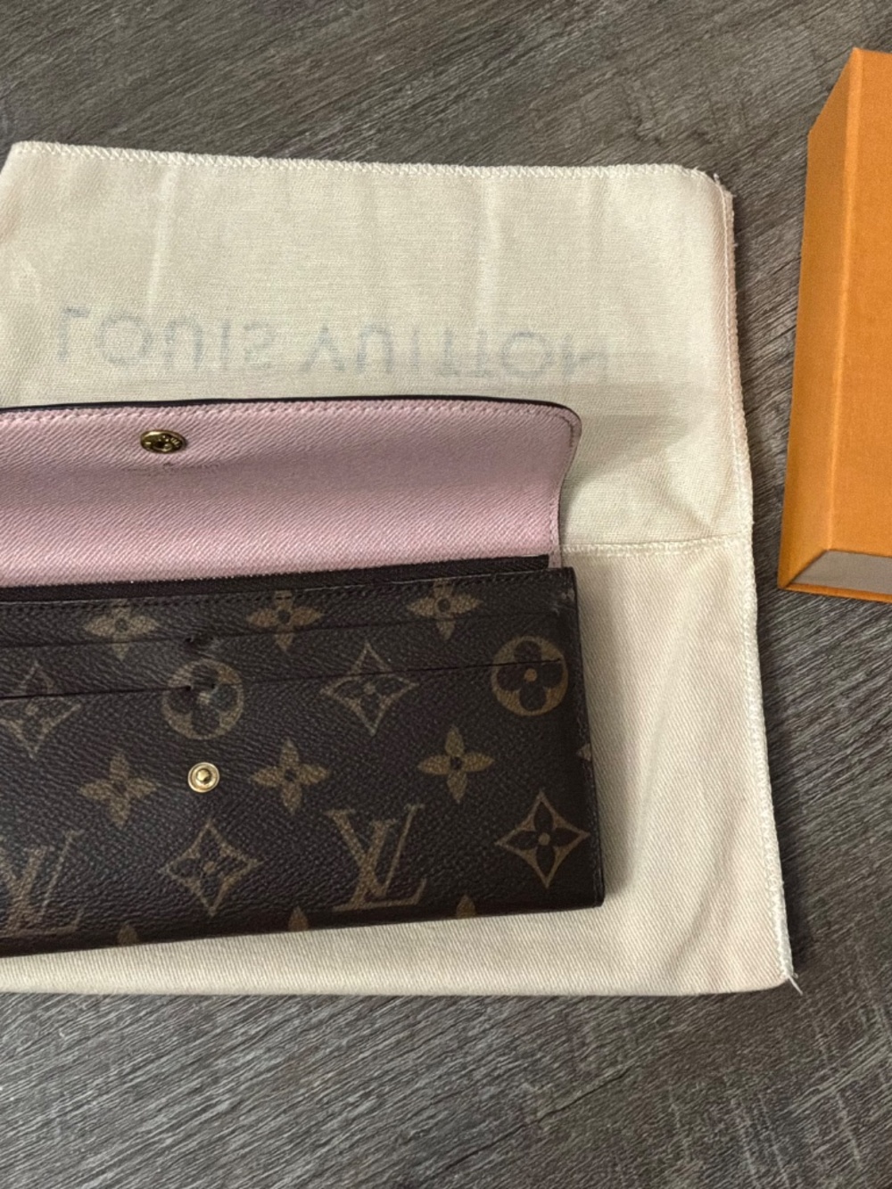 Authentic Louis Vuitton Wallet with pink leather inside - Picture 3 of 5